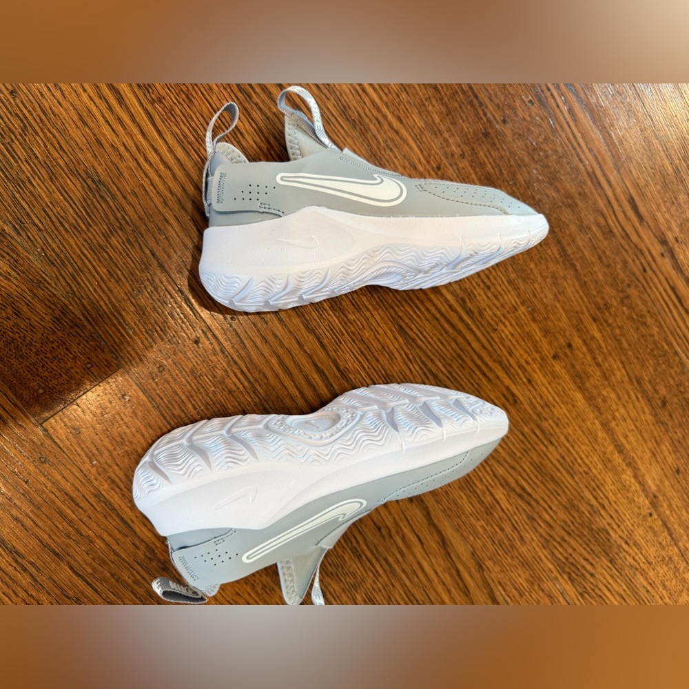 Nike Gray and White Flex Runner 3 size youth 13 - New - Picture 6 of 6